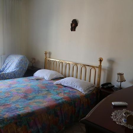 Stanza In Appartamento Naples Exterior photo