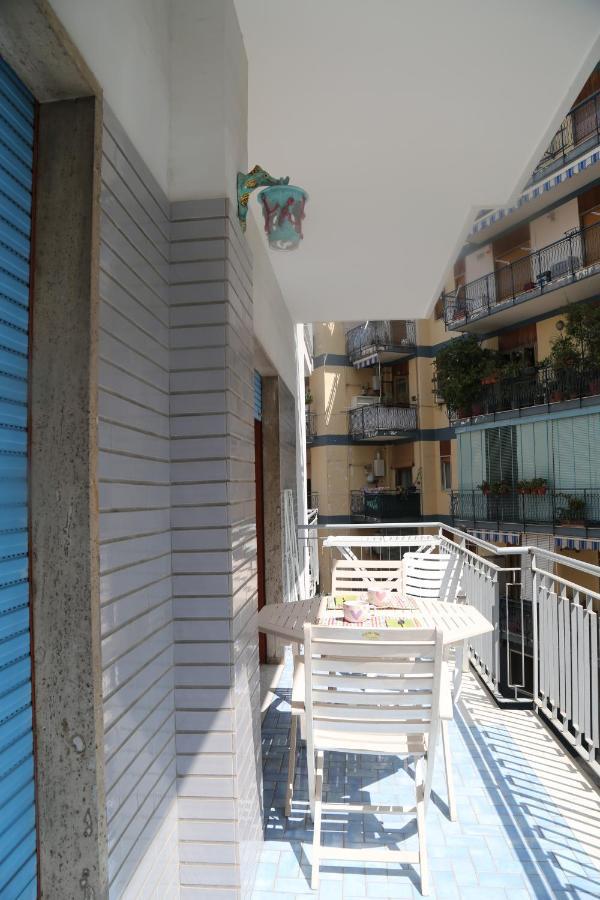 Stanza In Appartamento Naples Exterior photo