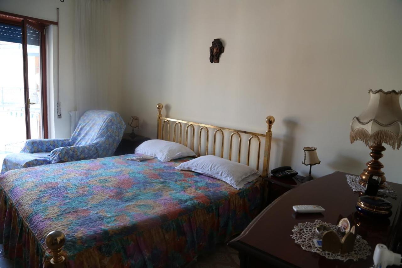 Stanza In Appartamento Naples Exterior photo