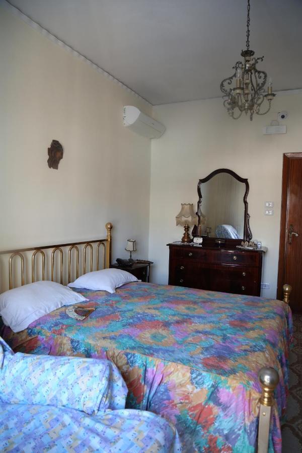 Stanza In Appartamento Naples Exterior photo