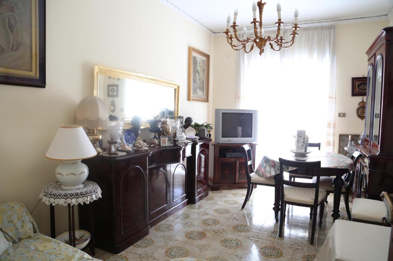 Stanza In Appartamento Naples Exterior photo